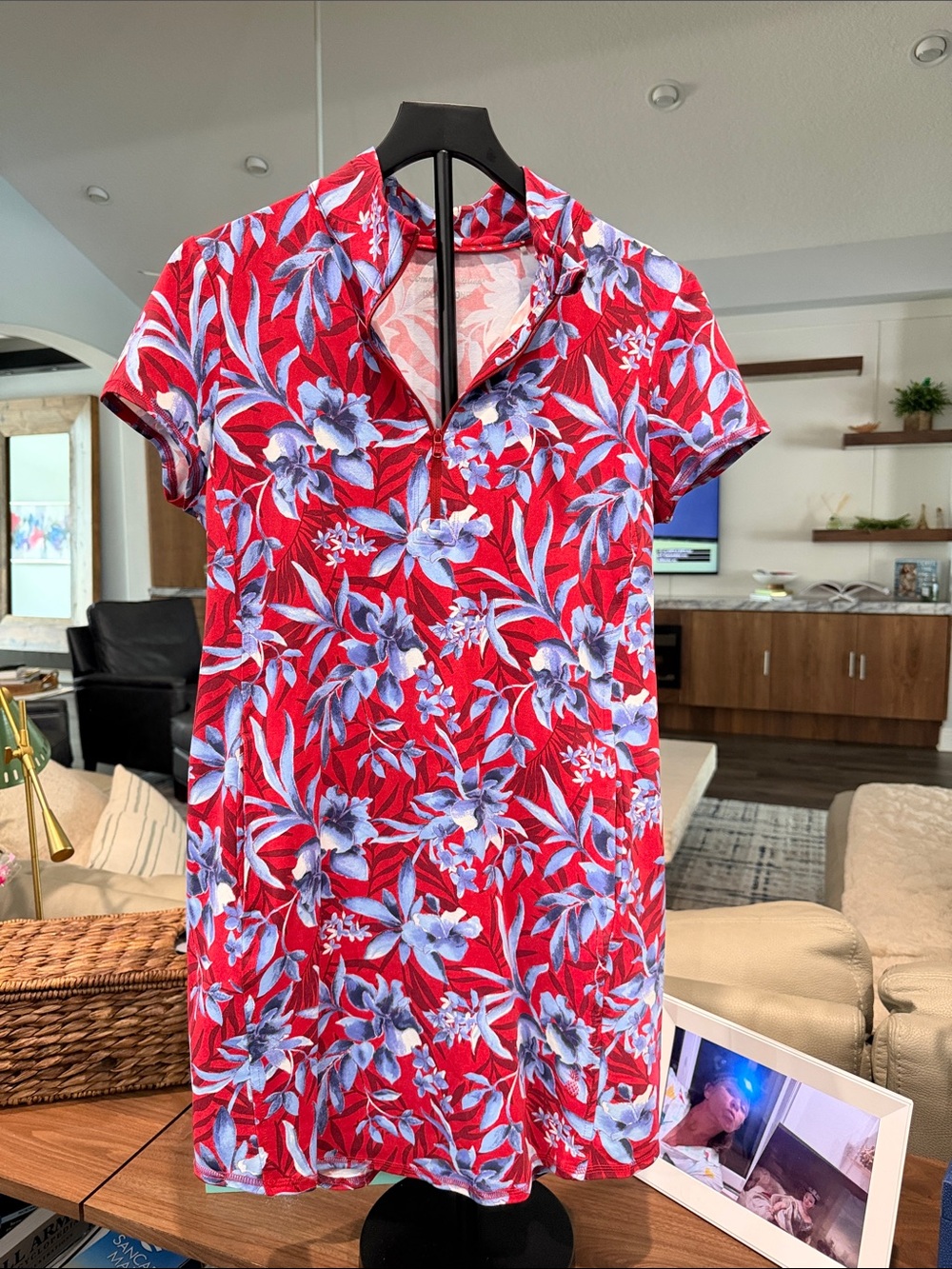 Tommy Bahama ladies Red Floral Short-Sleeve dress size medium